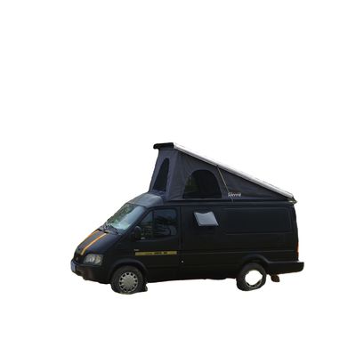 Un toit en aluminium sur mesure pour une caravane améliore votre expérience de camping